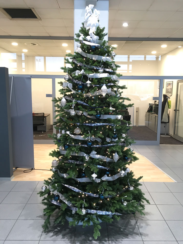 albero-di-natale-Mercedes-4