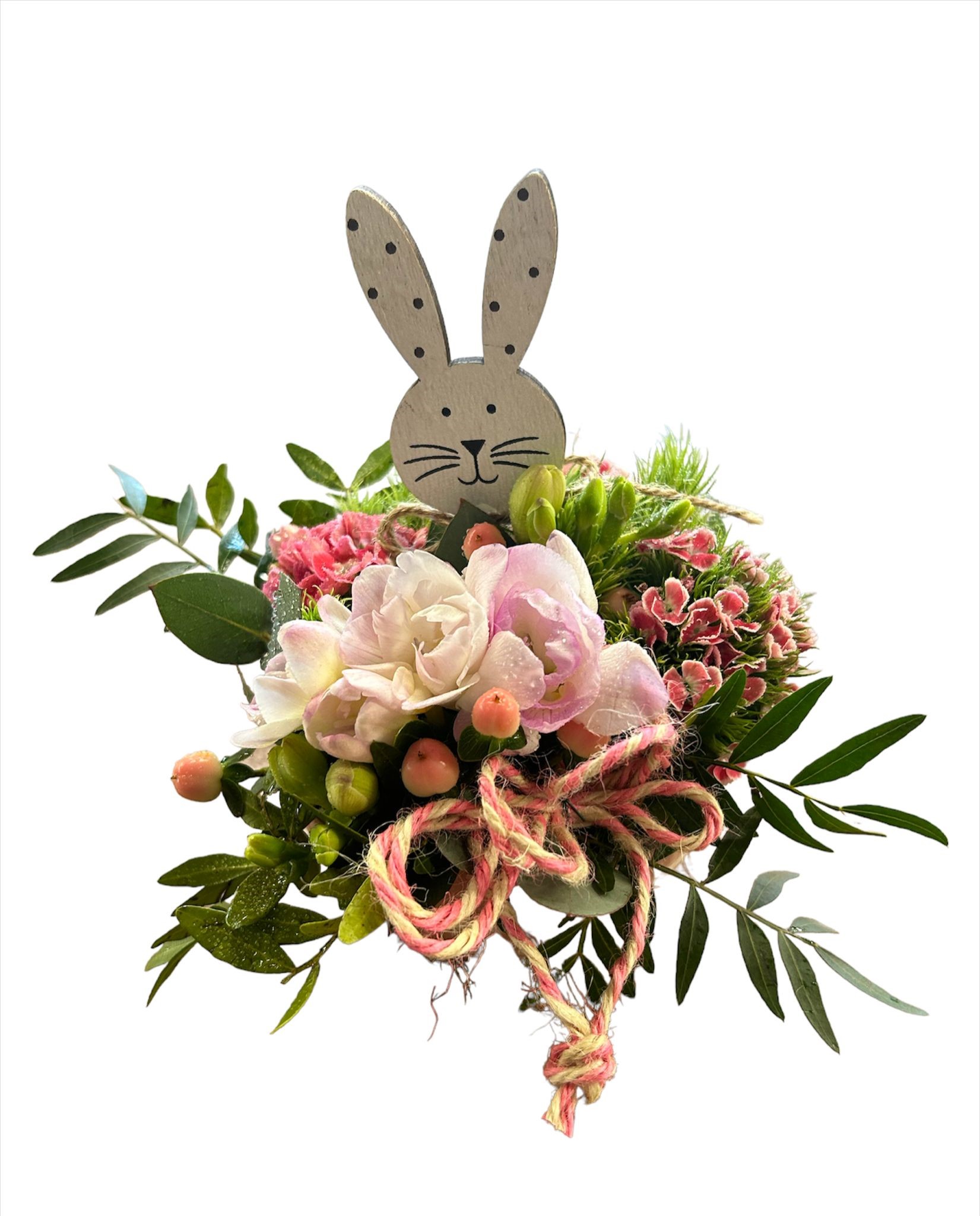 Vasetto a forma di guscio con fiori freschi. - immagine 2